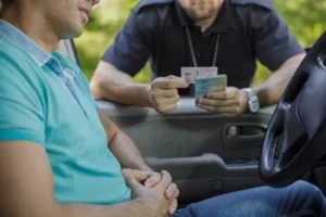 police-officer-checking-drivers-license (1)
